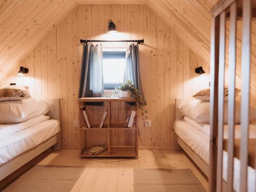 Postel nebo postele na pokoji v ubytování Slow Huts