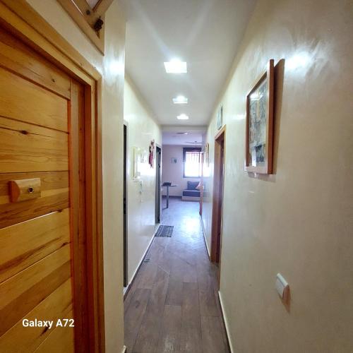 a hallway leading to a room with a door at superbe Appartement in Awrir