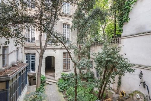 Renovated apartment close to Opera