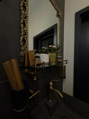 Ruang duduk di Antique Charm Home