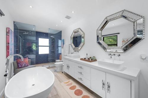 a bathroom with two sinks and a large mirror at The Waterhouse- Amazing Villa With Infinity Pool in Miami