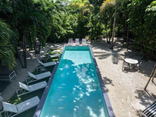 an overhead view of a swimming pool with chairs and a table at The Waterhouse- Amazing Villa With Infinity Pool in Miami