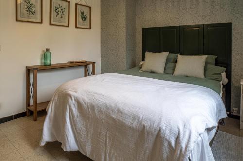 Postel nebo postele na pokoji v ubytování Gîte La Maison Jaune