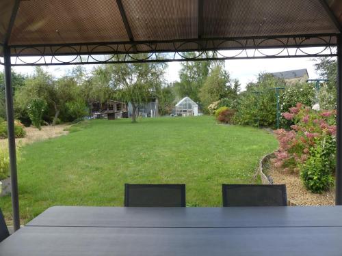 Jardín al aire libre en Gîte La Maison Jaune