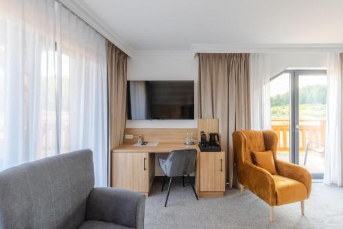 a living room with a desk and a couch and a chair at Mazurkowa - z widokiem na Karkonosze i Śnieżkę, darmowy parking, obok restauracja Mazurkowa Chata in Jelenia Góra