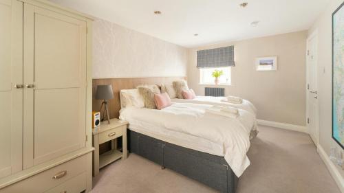 a bedroom with a large bed in a room at Derwentwater View in Portinscale