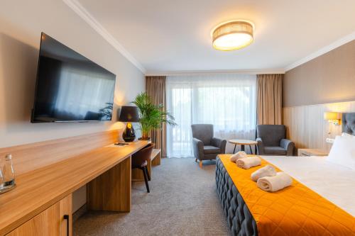 a hotel room with a bed with twoeddy bears on it at Mazurkowa - z widokiem na Karkonosze i Śnieżkę, darmowy parking, obok restauracja Mazurkowa Chata in Jelenia Góra