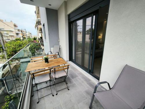 Floral Home 2 - 1st floor apt with private parking!