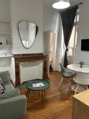 Le Toulousain 001 - Appartement calme en rez-de-chaussée avec Terrasse - Hypercentre, quartier Jeanne d'Arc