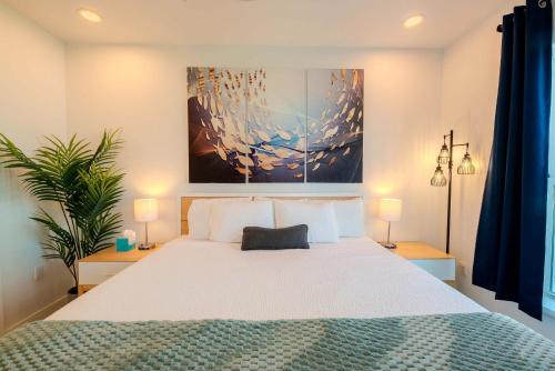 a bedroom with a large bed and a painting on the wall at Marisol 101 in South Padre Island