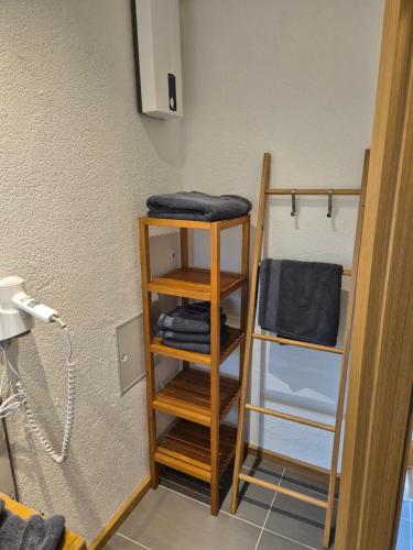 a bathroom with a shelf with towels on it at Ferienhäuschen Landleben pur in Much