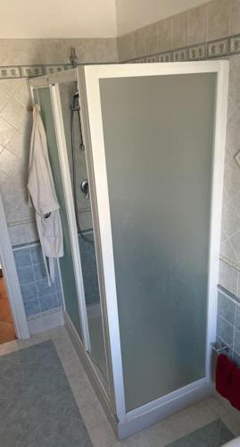Ein Badezimmer in der Unterkunft traversa 8, aeroporto