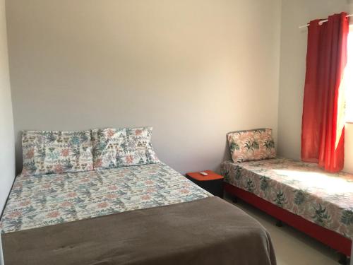 Ένα ή περισσότερα κρεβάτια σε δωμάτιο στο Residencial Jasmim Apto 05