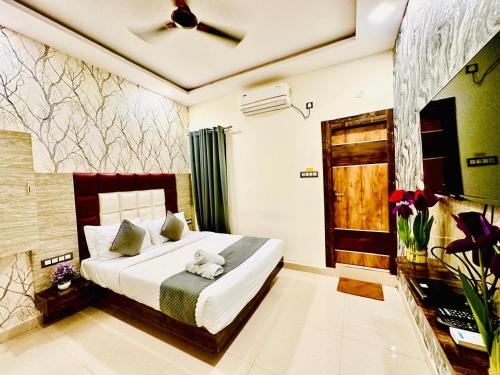 Postel nebo postele na pokoji v ubytování Hotel Sky International- Airport Zone Hyderabad
