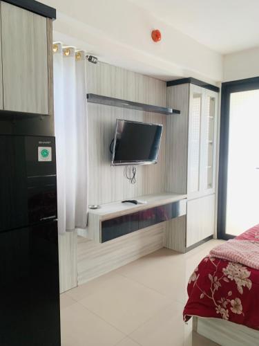 a small kitchen with a tv in a room at Apartemen urban town by NN Room in Karawang