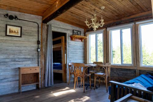 Posezení v ubytování Auberge/Chalet Griffon Aventure