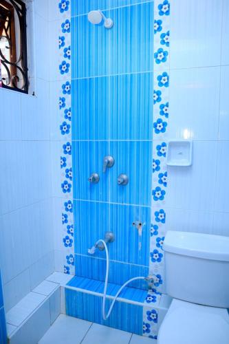 Ένα μπάνιο στο Modern One Br Nyali