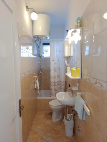 Koupelna v ubytování Apartment Banjol 137