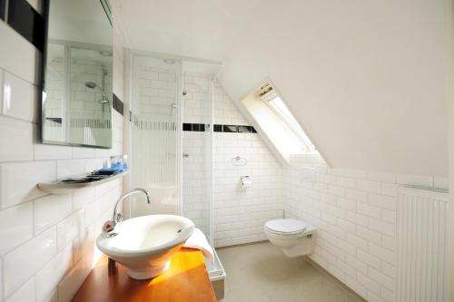 A bathroom at De Gouden Karper