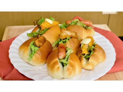 a paper plate with six sandwiches on a table at COCOLAND - Vacation STAY 74013v in Ube