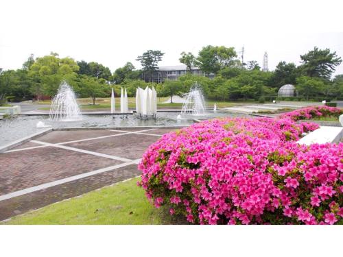 a park with pink flowers and fountains in a park at COCOLAND - Vacation STAY 73987v in Ube