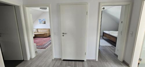 Ένα ή περισσότερα κρεβάτια σε δωμάτιο στο Wohnung Düsseldorf Ratingen nähe Messe Flughafen Uni Essen