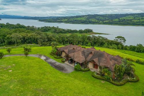 an aerial view of a house with a lake at Casa Shamrock Duplex 2 in Unión