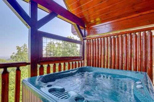 Sensational Sunset! Sevierville Home w/ Hot Tub photo 10