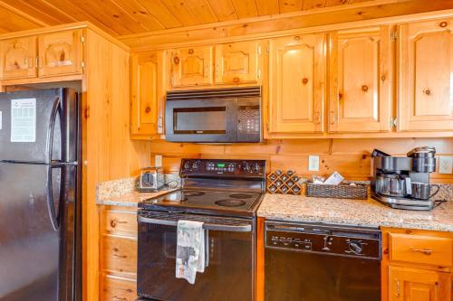 Sensational Sunset! Sevierville Home w/ Hot Tub photo 17