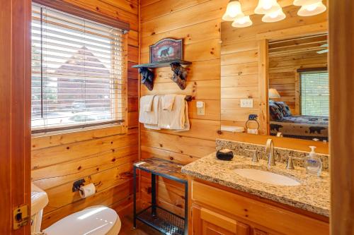 Sensational Sunset! Sevierville Home w/ Hot Tub photo 20