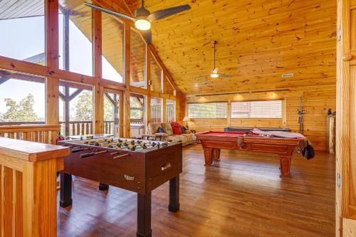 Sensational Sunset! Sevierville Home w/ Hot Tub photo 5