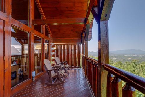 Sensational Sunset! Sevierville Home w/ Hot Tub photo 26