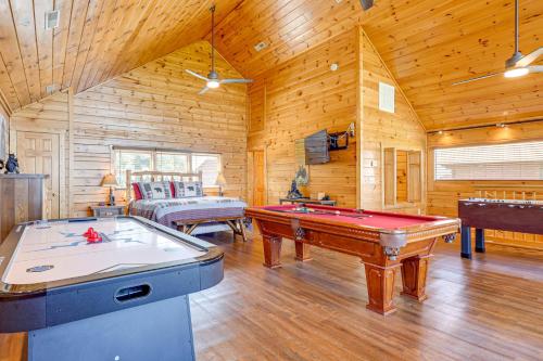 Sensational Sunset! Sevierville Home w/ Hot Tub photo 11