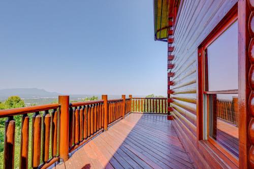 Sensational Sunset! Sevierville Home w/ Hot Tub photo 24
