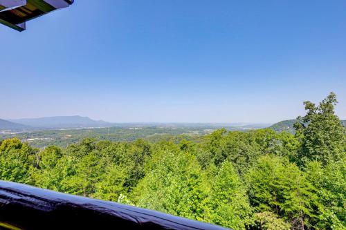 Sensational Sunset! Sevierville Home w/ Hot Tub photo 28