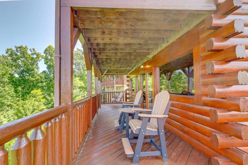 Sensational Sunset! Sevierville Home w/ Hot Tub photo 27