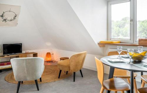 Ruang duduk di Cozy Apartment In Offingawier