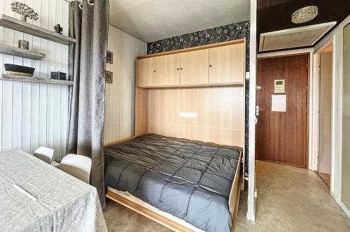 Giường trong phòng chung tại Résidence Simiane - APPARTEMENT 2 PIECES 5 PERSONNES MAE-2771