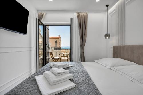 Posteľ alebo postele v izbe v ubytovaní Apartments Luka's View