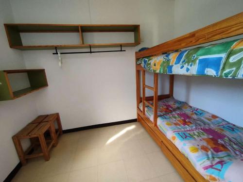 a bedroom with two bunk beds and a table at Résidence Relais - Appartement sympathique accueillant 6 pers à Réallon 247R MAE-8931 in Réallon