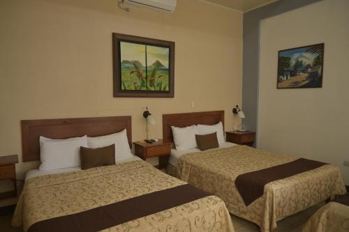 a hotel room with two beds in a room at Hotel Las Colinas in Fortuna