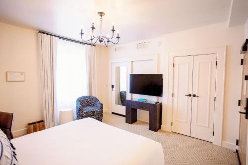 Телевизор и/или развлекательный центр в Hotel Santa Barbara
