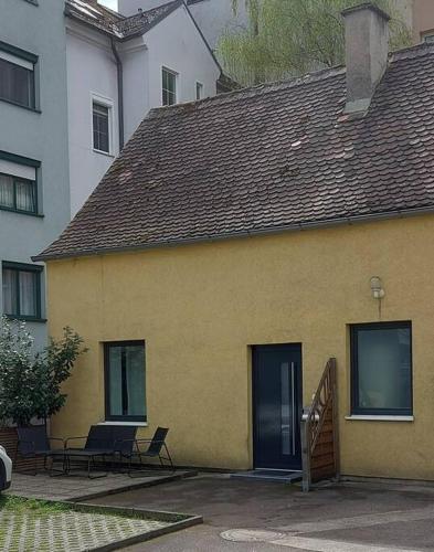 Central apartment with terrace and parking space