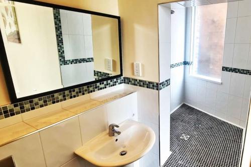 Koupelna v ubytování Luxury Suite 2 Bedrooms 2 Bathroom