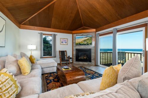 a living room with two couches and a fireplace at Little Creek Cove Beach Resort in Newport