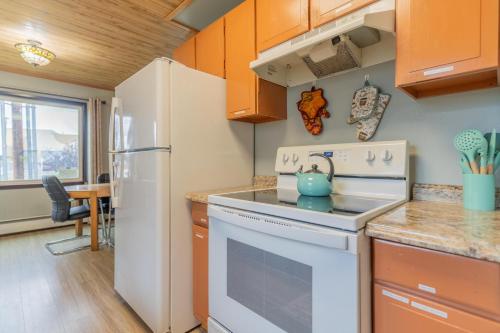 a kitchen with a stove and a refrigerator at The Hometown Family Inn in Fairbanks
