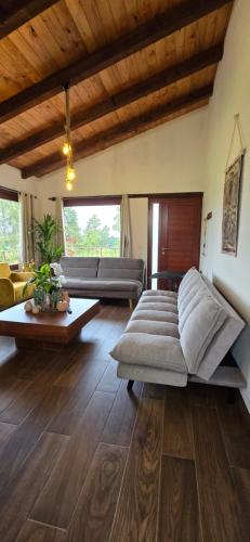 a living room with a couch and a table at Chalet bosques de Zacatlan III in Tepoxcuautla