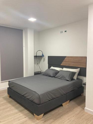 a bedroom with a large bed in a room at 2325 Apartaestudios in Arauca