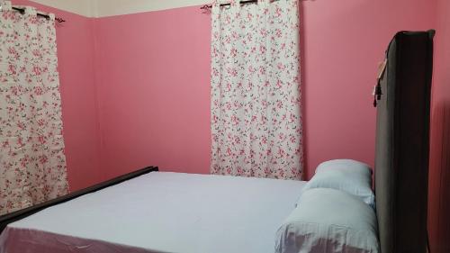 Postel nebo postele na pokoji v ubytování AOS Rentals