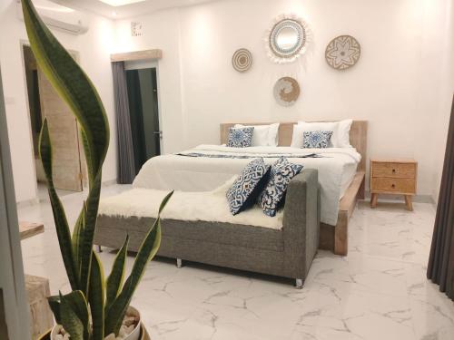 Postel nebo postele na pokoji v ubytování Villa Emas Mulia Uluwatu Luxury 1